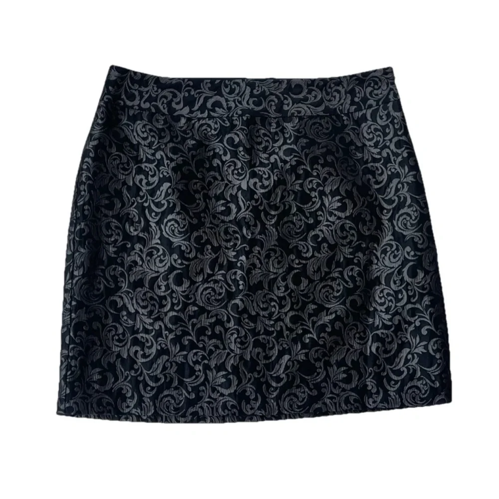 NWT LOFT Ann Taylor Paisley Embossed Black Mini Skirt Mid Rise Size 8 Stretchy